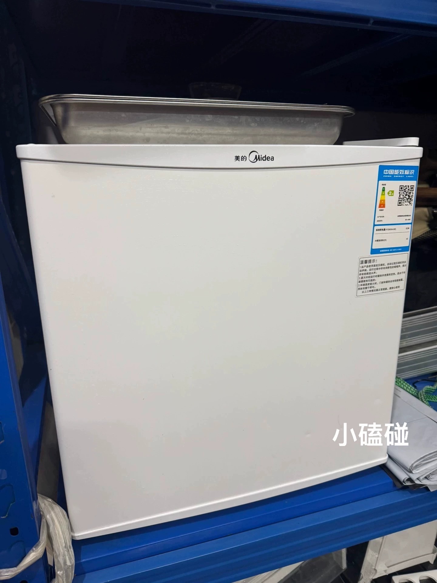 闲置出一个宿舍用小冰箱mini型，个人用很适合，出租房用也